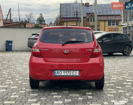 Красный Хендай и20, объемом двигателя 1.25 л и пробегом 220 тыс. км за 4450 $, фото 4 на Automoto.ua