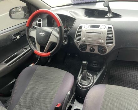 Червоний Хендай і20, об'ємом двигуна 1.26 л та пробігом 240 тис. км за 4500 $, фото 10 на Automoto.ua
