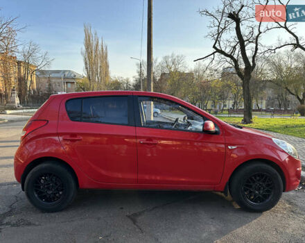 Красный Хендай и20, объемом двигателя 1.25 л и пробегом 179 тыс. км за 6200 $, фото 7 на Automoto.ua