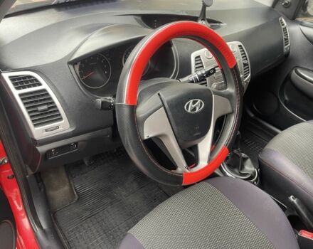 Червоний Хендай і20, об'ємом двигуна 1.26 л та пробігом 240 тис. км за 4500 $, фото 9 на Automoto.ua