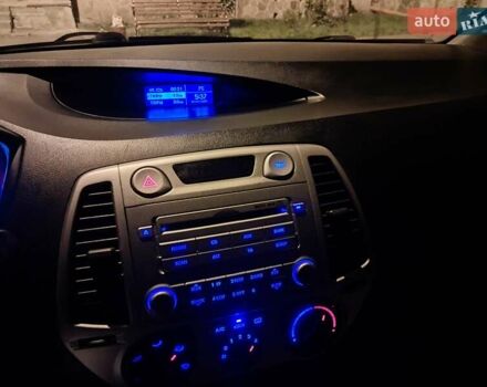 Красный Хендай и20, объемом двигателя 1.2 л и пробегом 177 тыс. км за 4800 $, фото 3 на Automoto.ua