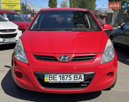 Красный Хендай и20, объемом двигателя 1.25 л и пробегом 179 тыс. км за 6900 $, фото 1 на Automoto.ua