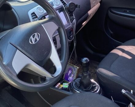 Красный Хендай и20, объемом двигателя 1.2 л и пробегом 240 тыс. км за 5500 $, фото 6 на Automoto.ua