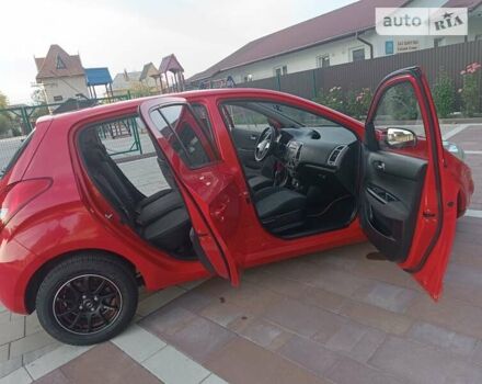 Красный Хендай и20, объемом двигателя 1.4 л и пробегом 153 тыс. км за 5250 $, фото 19 на Automoto.ua