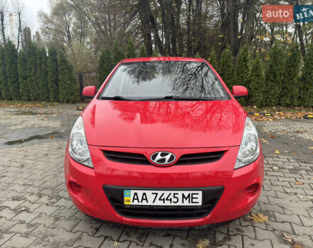 Красный Хендай и20, объемом двигателя 1.4 л и пробегом 80 тыс. км за 8300 $, фото 3 на Automoto.ua