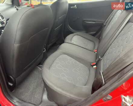 Красный Хендай и20, объемом двигателя 1.4 л и пробегом 80 тыс. км за 8300 $, фото 27 на Automoto.ua