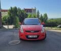 Красный Хендай и20, объемом двигателя 1.4 л и пробегом 186 тыс. км за 6800 $, фото 1 на Automoto.ua