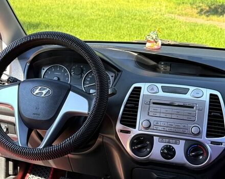 Красный Хендай и20, объемом двигателя 1.2 л и пробегом 178 тыс. км за 5700 $, фото 5 на Automoto.ua