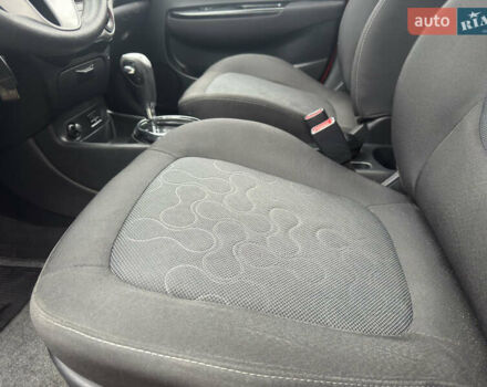 Красный Хендай и20, объемом двигателя 1.4 л и пробегом 80 тыс. км за 8300 $, фото 22 на Automoto.ua