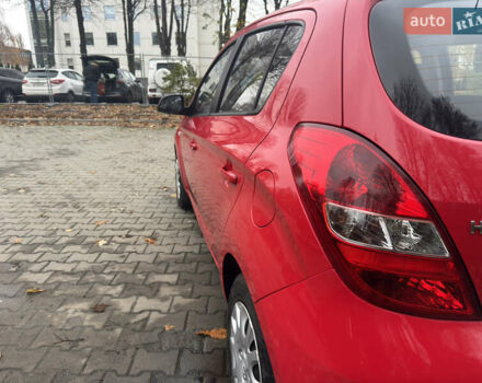 Красный Хендай и20, объемом двигателя 1.4 л и пробегом 80 тыс. км за 8300 $, фото 17 на Automoto.ua