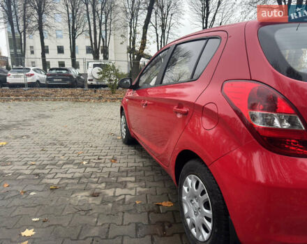 Красный Хендай и20, объемом двигателя 1.4 л и пробегом 80 тыс. км за 8300 $, фото 11 на Automoto.ua