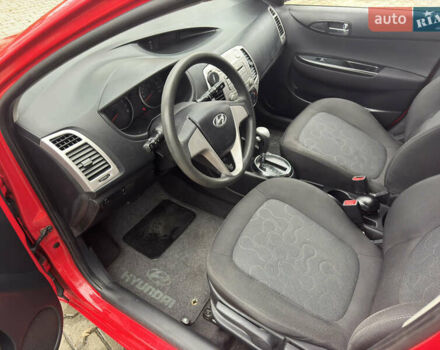 Красный Хендай и20, объемом двигателя 1.4 л и пробегом 80 тыс. км за 8300 $, фото 19 на Automoto.ua