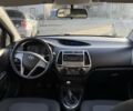 Красный Хендай и20, объемом двигателя 1.2 л и пробегом 165 тыс. км за 6700 $, фото 5 на Automoto.ua