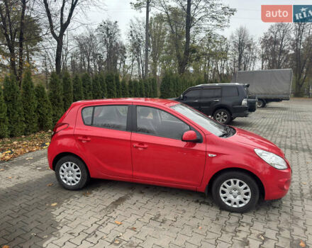 Красный Хендай и20, объемом двигателя 1.4 л и пробегом 80 тыс. км за 8300 $, фото 16 на Automoto.ua
