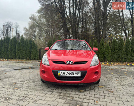 Красный Хендай и20, объемом двигателя 1.4 л и пробегом 80 тыс. км за 8300 $, фото 4 на Automoto.ua