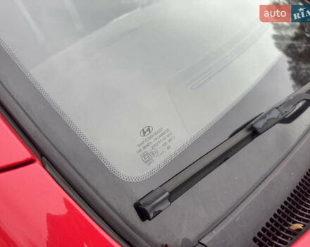 Красный Хендай и20, объемом двигателя 1.4 л и пробегом 80 тыс. км за 8300 $, фото 7 на Automoto.ua