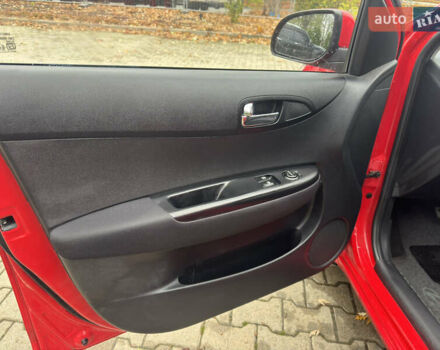 Красный Хендай и20, объемом двигателя 1.4 л и пробегом 80 тыс. км за 8300 $, фото 21 на Automoto.ua