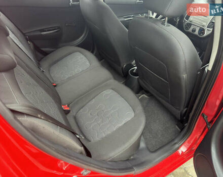 Красный Хендай и20, объемом двигателя 1.4 л и пробегом 80 тыс. км за 8300 $, фото 29 на Automoto.ua