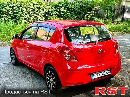 Красный Хендай и20, объемом двигателя 1.4 л и пробегом 155 тыс. км за 8550 $, фото 2 на Automoto.ua