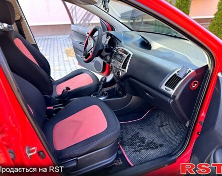Красный Хендай и20, объемом двигателя 1.4 л и пробегом 240 тыс. км за 3850 $, фото 11 на Automoto.ua