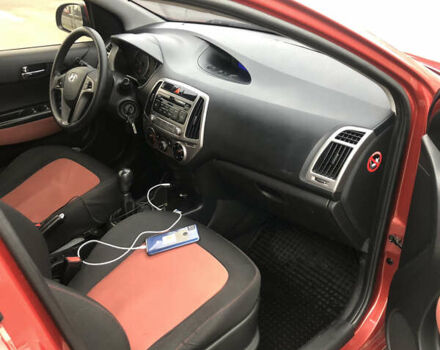 Красный Хендай и20, объемом двигателя 1.4 л и пробегом 167 тыс. км за 6600 $, фото 4 на Automoto.ua