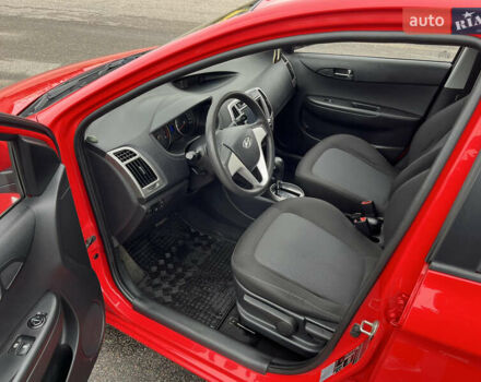 Червоний Хендай і20, об'ємом двигуна 1.4 л та пробігом 159 тис. км за 8300 $, фото 10 на Automoto.ua