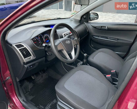 Красный Хендай и20, объемом двигателя 1.25 л и пробегом 189 тыс. км за 5999 $, фото 27 на Automoto.ua