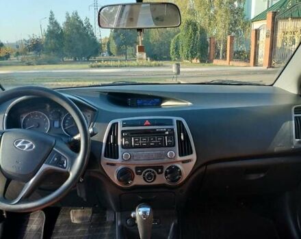 Красный Хендай и20, объемом двигателя 1.4 л и пробегом 104 тыс. км за 9800 $, фото 4 на Automoto.ua