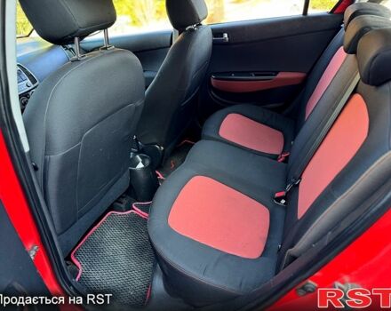 Красный Хендай и20, объемом двигателя 1.4 л и пробегом 240 тыс. км за 3850 $, фото 9 на Automoto.ua