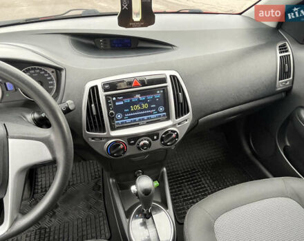 Червоний Хендай і20, об'ємом двигуна 1.4 л та пробігом 159 тис. км за 8300 $, фото 20 на Automoto.ua