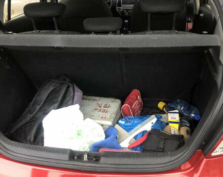 Красный Хендай и20, объемом двигателя 1.4 л и пробегом 167 тыс. км за 6600 $, фото 5 на Automoto.ua