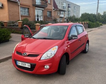 Красный Хендай и20, объемом двигателя 1.2 л и пробегом 235 тыс. км за 3900 $, фото 1 на Automoto.ua