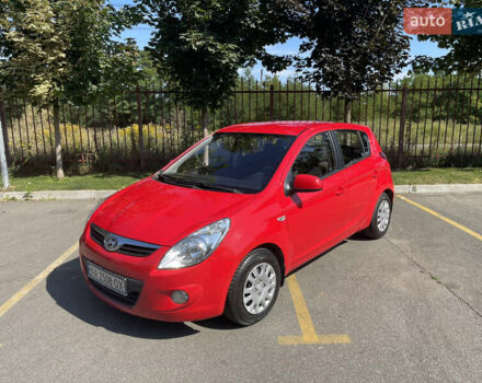 Красный Хендай и20, объемом двигателя 1.4 л и пробегом 157 тыс. км за 7600 $, фото 1 на Automoto.ua