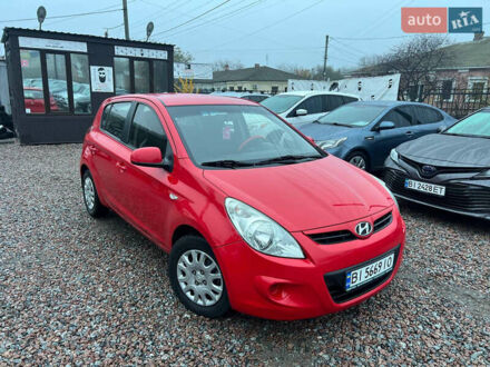 Красный Хендай и20, объемом двигателя 1.4 л и пробегом 130 тыс. км за 7900 $, фото 1 на Automoto.ua