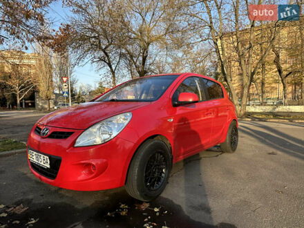 Красный Хендай и20, объемом двигателя 1.25 л и пробегом 179 тыс. км за 6200 $, фото 1 на Automoto.ua