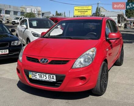 Красный Хендай и20, объемом двигателя 1.25 л и пробегом 179 тыс. км за 6900 $, фото 1 на Automoto.ua