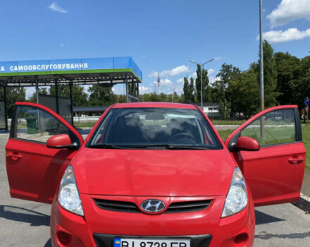 Красный Хендай и20, объемом двигателя 1.4 л и пробегом 98 тыс. км за 8200 $, фото 1 на Automoto.ua
