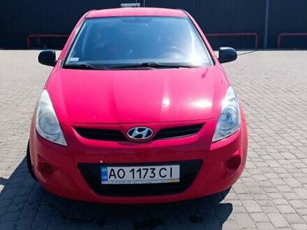 Червоний Хендай і20, об'ємом двигуна 1.25 л та пробігом 220 тис. км за 4950 $, фото 1 на Automoto.ua