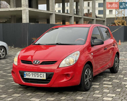 Красный Хендай и20, объемом двигателя 1.25 л и пробегом 220 тыс. км за 4450 $, фото 1 на Automoto.ua