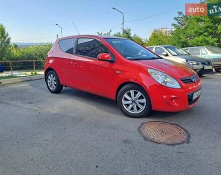 Красный Хендай и20, объемом двигателя 1.4 л и пробегом 185 тыс. км за 7800 $, фото 1 на Automoto.ua