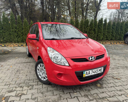 Красный Хендай и20, объемом двигателя 1.4 л и пробегом 80 тыс. км за 8300 $, фото 1 на Automoto.ua