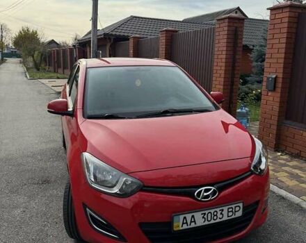 Красный Хендай и20, объемом двигателя 1.4 л и пробегом 160 тыс. км за 9000 $, фото 1 на Automoto.ua