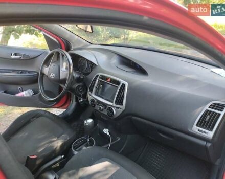Красный Хендай и20, объемом двигателя 1.4 л и пробегом 159 тыс. км за 7500 $, фото 1 на Automoto.ua