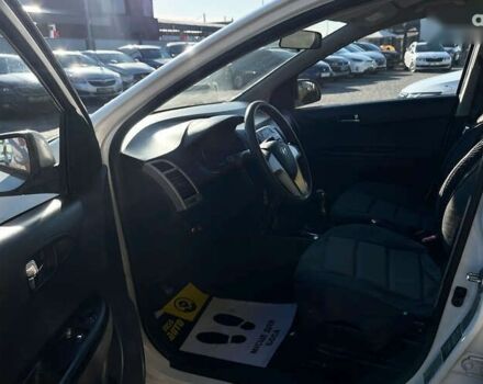 Хендай и20, объемом двигателя 1.3 л и пробегом 257 тыс. км за 4600 $, фото 10 на Automoto.ua