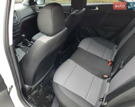 Хендай і20, об'ємом двигуна 1.25 л та пробігом 104 тис. км за 10350 $, фото 9 на Automoto.ua