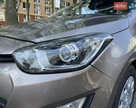 Жовтий Хендай і20, об'ємом двигуна 1.4 л та пробігом 118 тис. км за 6950 $, фото 6 на Automoto.ua