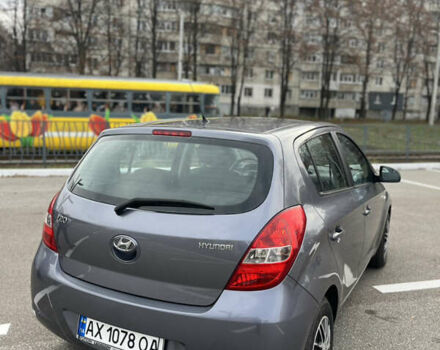 Серый Хендай и20, объемом двигателя 1.25 л и пробегом 215 тыс. км за 4500 $, фото 8 на Automoto.ua