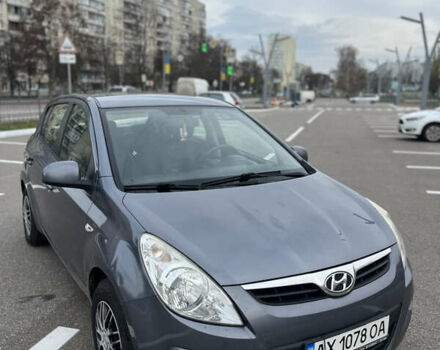 Серый Хендай и20, объемом двигателя 1.25 л и пробегом 215 тыс. км за 4500 $, фото 2 на Automoto.ua