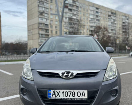 Серый Хендай и20, объемом двигателя 1.25 л и пробегом 215 тыс. км за 4500 $, фото 1 на Automoto.ua