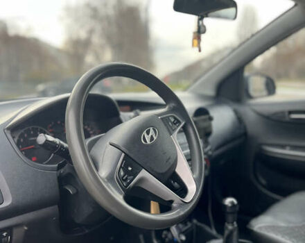 Серый Хендай и20, объемом двигателя 1.25 л и пробегом 215 тыс. км за 4500 $, фото 10 на Automoto.ua